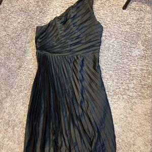 NWT Abercrombie & Fitch Giselle Midi Pleated Black One Shoulder Dress Size Large